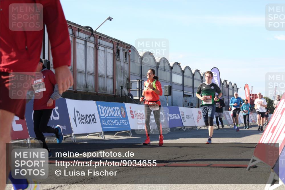 03.10.2025 - Köhlbrandbrückenlauf Luisa Fischer http://msf.ph/oto/9034655 03.10.2025 13:16:12 Ziel 4311, 4423, 4644, 4696, 5068, 5336, 5684, 5806, 6712 meine-sportfotos.de