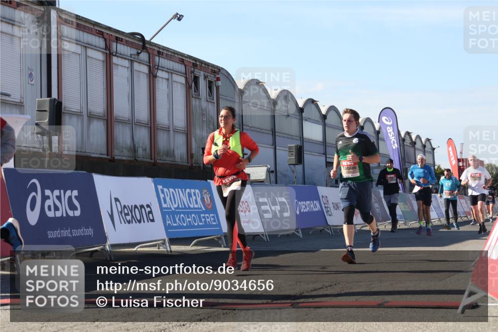 03.10.2025 - Köhlbrandbrückenlauf Luisa Fischer http://msf.ph/oto/9034656 03.10.2025 13:16:12 Ziel 4311, 4423, 4644, 4696, 5068, 5336, 5684, 5806, 6712 meine-sportfotos.de