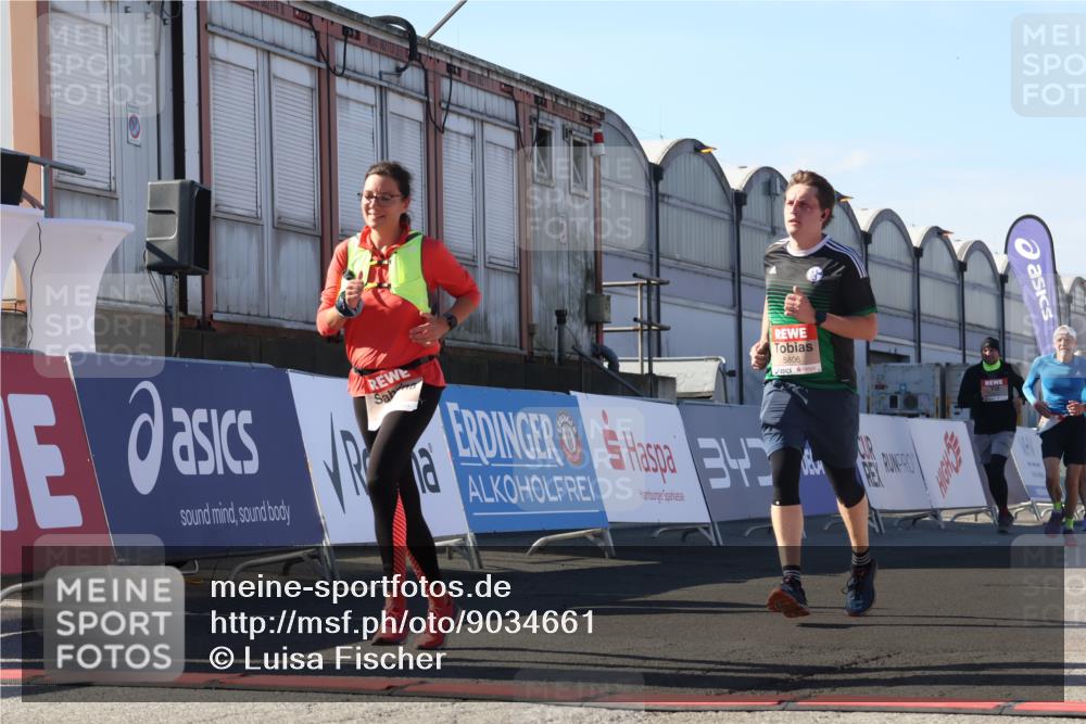 03.10.2025 - Köhlbrandbrückenlauf Luisa Fischer http://msf.ph/oto/9034661 03.10.2025 13:16:13 Ziel 4311, 4423, 4563, 4644, 4696, 4928, 5068, 5336, 5684, 5806, 6712 meine-sportfotos.de
