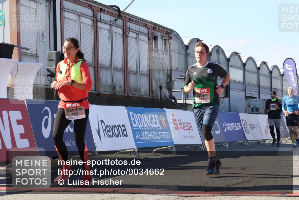 03.10.2025 - Köhlbrandbrückenlauf Luisa Fischer http://msf.ph/oto/9034662 03.10.2025 13:16:13 Ziel 4311, 4423, 4563, 4644, 4696, 4928, 5068, 5336, 5684, 5806, 6712 meine-sportfotos.de