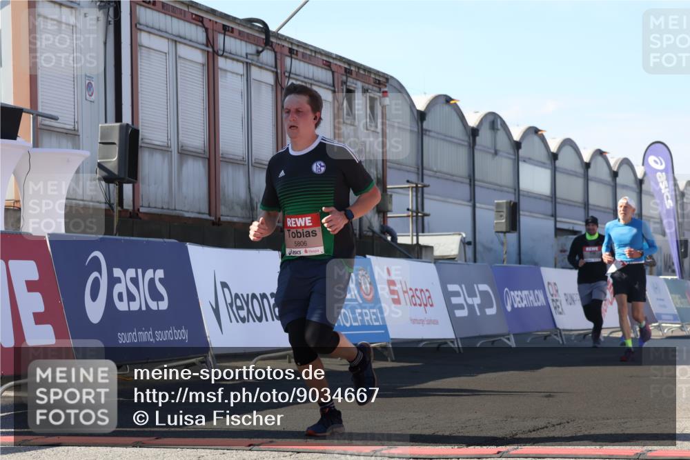 03.10.2025 - Köhlbrandbrückenlauf Luisa Fischer http://msf.ph/oto/9034667 03.10.2025 13:16:14 Ziel 4311, 4347, 4423, 4563, 4644, 4696, 4928, 5032, 5068, 5336, 5684, 5806, 5836, 6712 meine-sportfotos.de