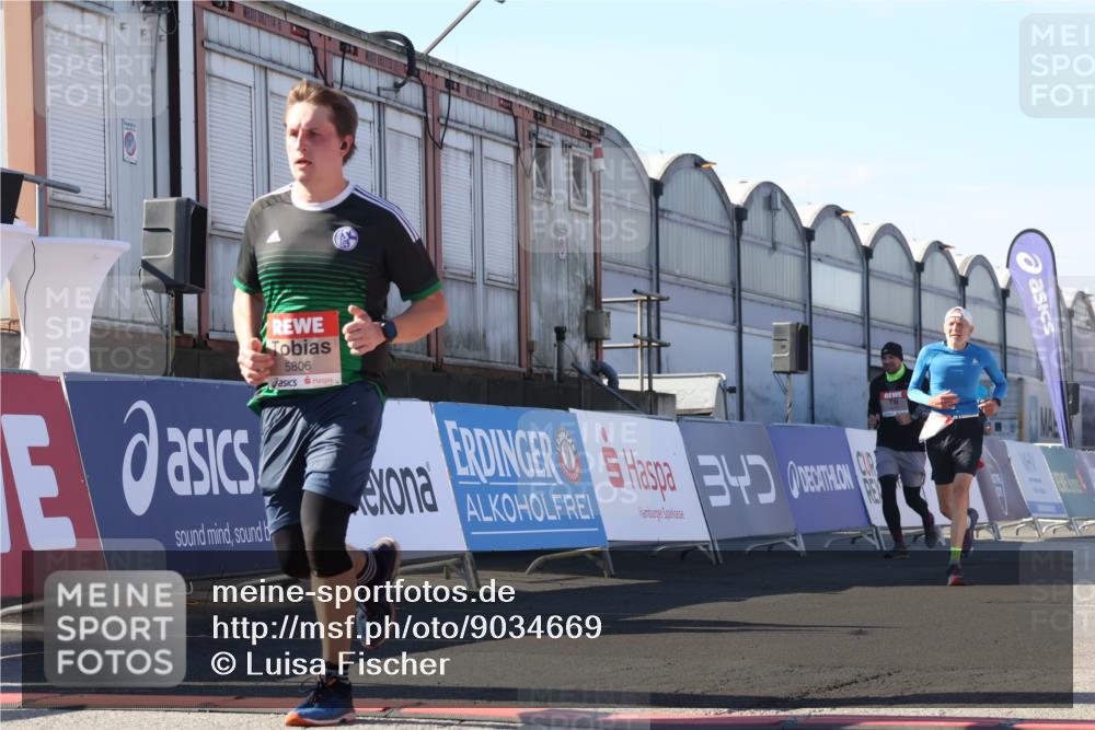 03.10.2025 - Köhlbrandbrückenlauf Luisa Fischer http://msf.ph/oto/9034669 03.10.2025 13:16:14 Ziel 4311, 4347, 4423, 4563, 4644, 4696, 4928, 5032, 5068, 5336, 5684, 5806, 5836, 6712 meine-sportfotos.de
