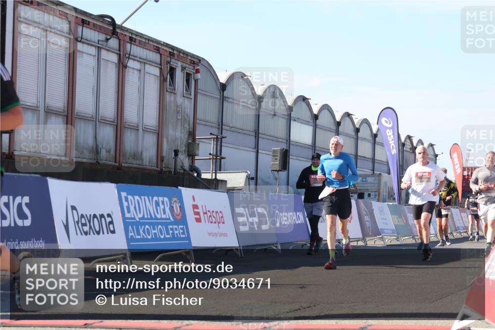 03.10.2025 - Köhlbrandbrückenlauf Luisa Fischer http://msf.ph/oto/9034671 03.10.2025 13:16:15 Ziel 4311, 4317, 4347, 4563, 4644, 4696, 4928, 5032, 5068, 5336, 5684, 5806, 5836, 6712, 6771 meine-sportfotos.de