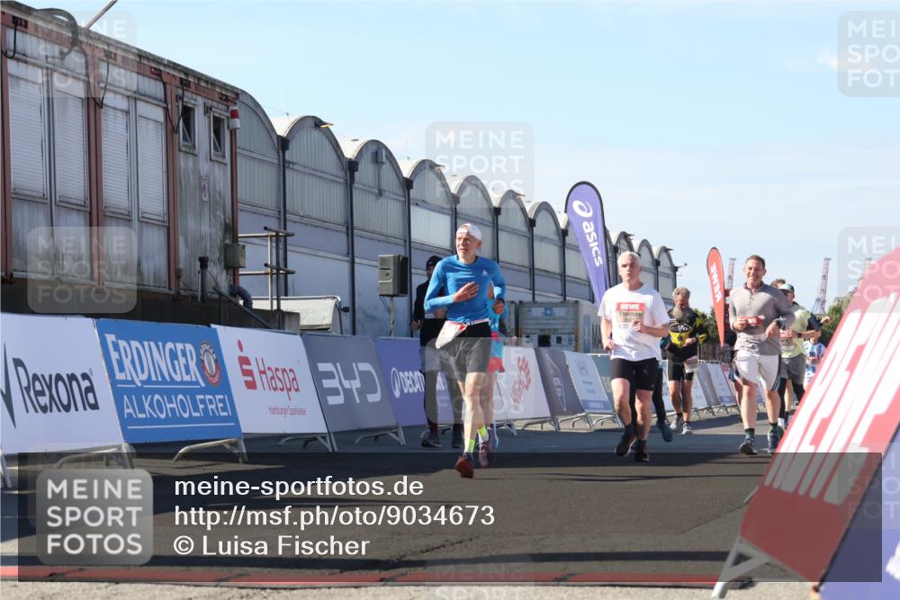 03.10.2025 - Köhlbrandbrückenlauf Luisa Fischer http://msf.ph/oto/9034673 03.10.2025 13:16:15 Ziel 4311, 4317, 4347, 4563, 4644, 4696, 4928, 5032, 5068, 5336, 5684, 5806, 5836, 6712, 6771 meine-sportfotos.de