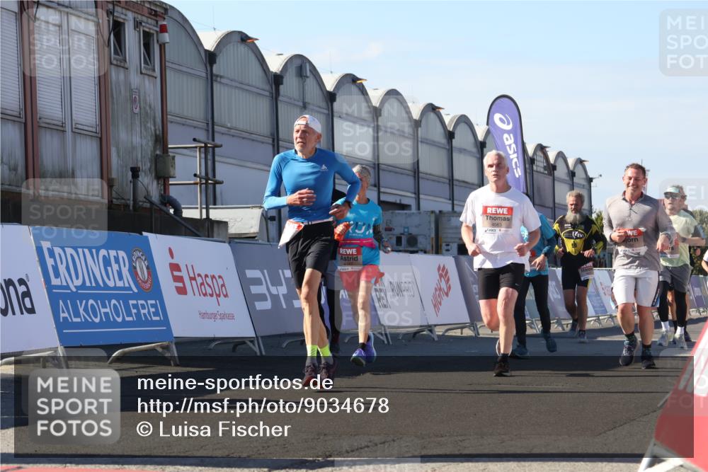03.10.2025 - Köhlbrandbrückenlauf Luisa Fischer http://msf.ph/oto/9034678 03.10.2025 13:16:16 Ziel 4144, 4311, 4317, 4347, 4563, 4696, 4928, 5032, 5068, 5336, 5684, 5806, 5836, 6771 meine-sportfotos.de