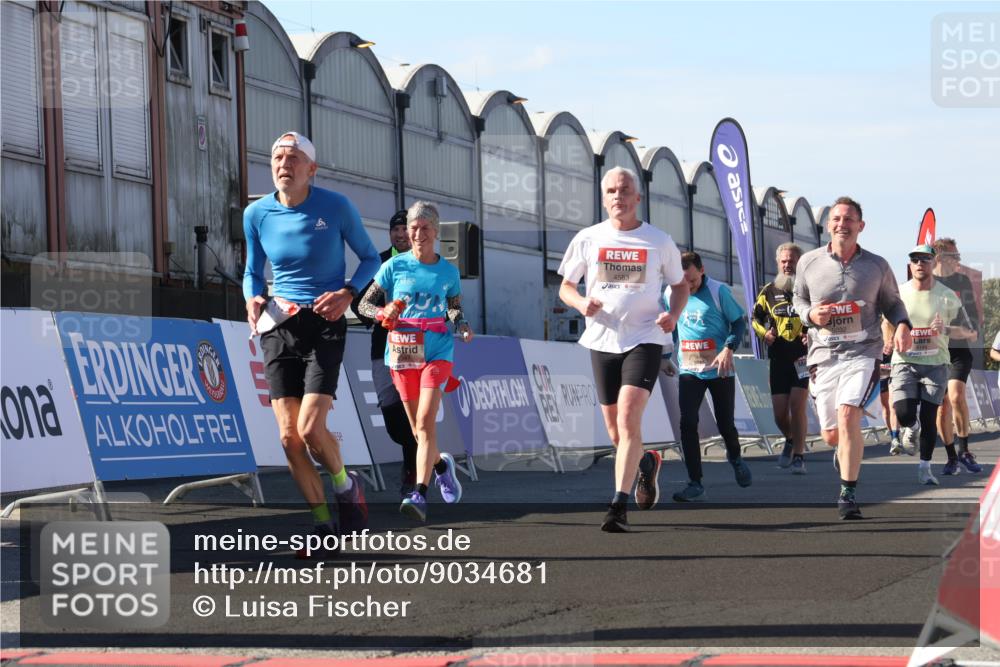 03.10.2025 - Köhlbrandbrückenlauf Luisa Fischer http://msf.ph/oto/9034681 03.10.2025 13:16:16 Ziel 4144, 4311, 4317, 4347, 4563, 4696, 4928, 5032, 5068, 5336, 5684, 5806, 5836, 6771 meine-sportfotos.de