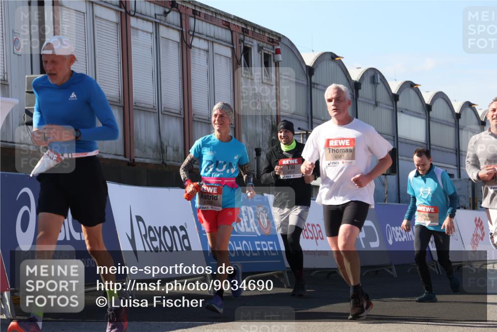 03.10.2025 - Köhlbrandbrückenlauf Luisa Fischer http://msf.ph/oto/9034690 03.10.2025 13:16:18 Ziel 4144, 4311, 4317, 4347, 4414, 4563, 4696, 4928, 4952, 5032, 5068, 5336, 5684, 5806, 5836, 6761, 6771 meine-sportfotos.de