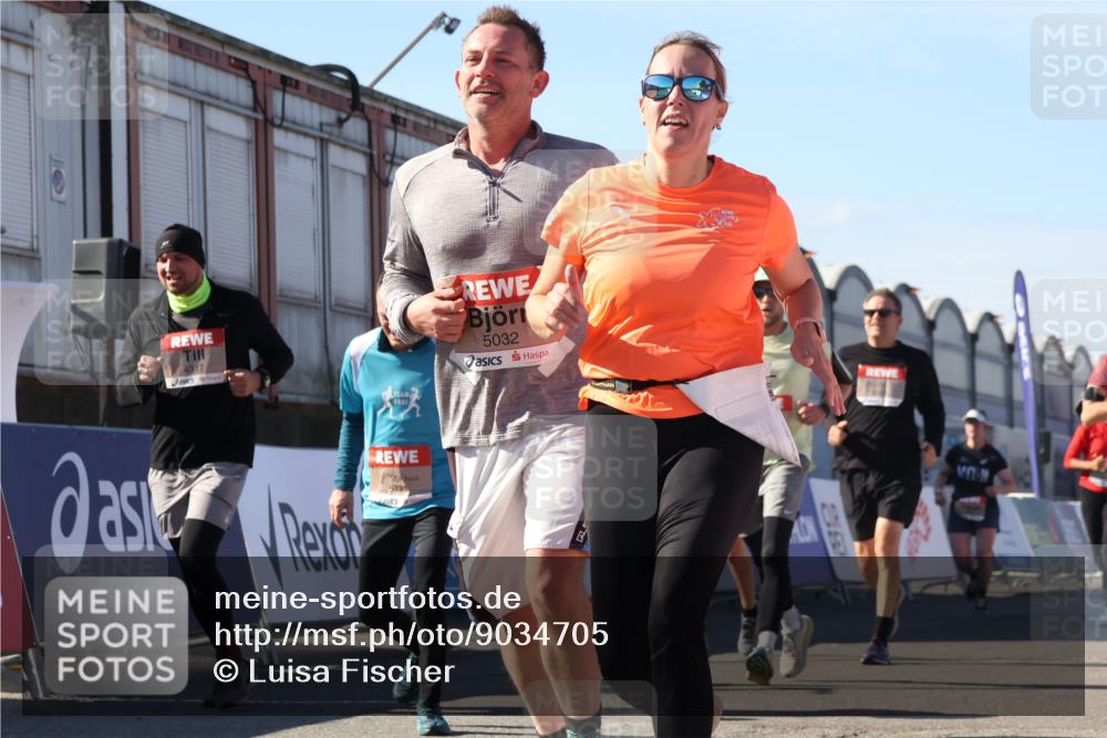 03.10.2025 - Köhlbrandbrückenlauf Luisa Fischer http://msf.ph/oto/9034705 03.10.2025 13:16:20 Ziel 4144, 4317, 4347, 4414, 4563, 4696, 4928, 4952, 5032, 5068, 5498, 5684, 5806, 5836, 5983, 6761, 6771 meine-sportfotos.de
