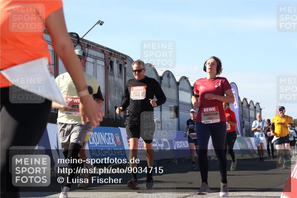 03.10.2025 - Köhlbrandbrückenlauf Luisa Fischer http://msf.ph/oto/9034715 03.10.2025 13:16:22 Ziel 4144, 4146, 4317, 4347, 4414, 4563, 4586, 4696, 4928, 4952, 5032, 5498, 5684, 5806, 5836, 5983, 6761, 6771 meine-sportfotos.de