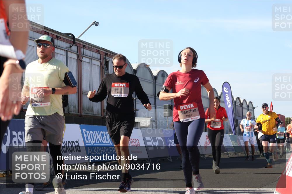 03.10.2025 - Köhlbrandbrückenlauf Luisa Fischer http://msf.ph/oto/9034716 03.10.2025 13:16:22 Ziel 4144, 4146, 4317, 4347, 4414, 4563, 4586, 4696, 4928, 4952, 5032, 5498, 5684, 5806, 5836, 5983, 6761, 6771 meine-sportfotos.de