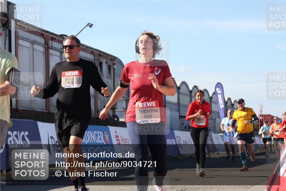 03.10.2025 - Köhlbrandbrückenlauf Luisa Fischer http://msf.ph/oto/9034721 03.10.2025 13:16:23 Ziel 4144, 4146, 4317, 4347, 4414, 4563, 4586, 4696, 4928, 4952, 5032, 5498, 5684, 5806, 5815, 5836, 5983, 6761, 6771 meine-sportfotos.de