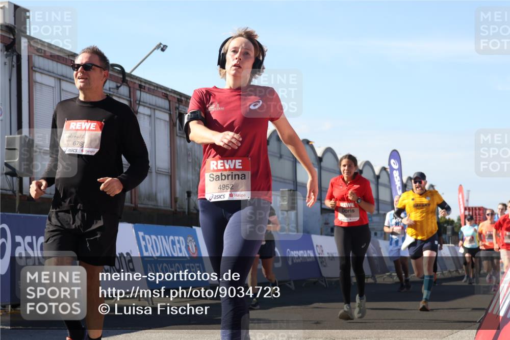 03.10.2025 - Köhlbrandbrückenlauf Luisa Fischer http://msf.ph/oto/9034723 03.10.2025 13:16:23 Ziel 4144, 4146, 4317, 4347, 4414, 4563, 4586, 4696, 4928, 4952, 5032, 5498, 5684, 5806, 5815, 5836, 5983, 6761, 6771 meine-sportfotos.de