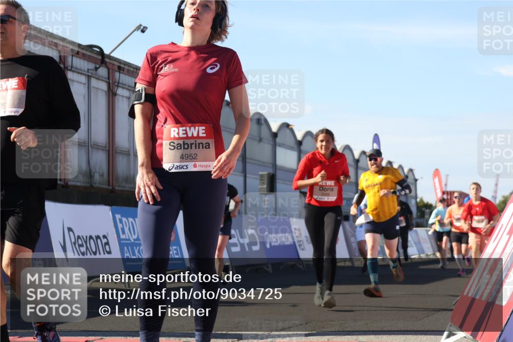 03.10.2025 - Köhlbrandbrückenlauf Luisa Fischer http://msf.ph/oto/9034725 03.10.2025 13:16:23 Ziel 4144, 4146, 4317, 4347, 4414, 4563, 4586, 4696, 4928, 4952, 5032, 5498, 5684, 5806, 5815, 5836, 5983, 6761, 6771 meine-sportfotos.de