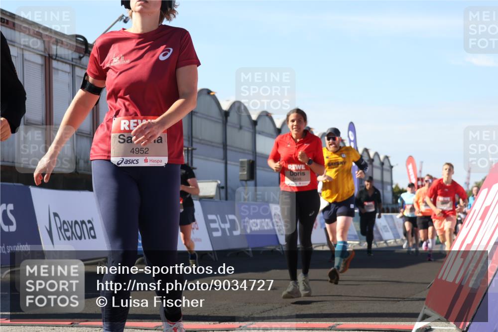 03.10.2025 - Köhlbrandbrückenlauf Luisa Fischer http://msf.ph/oto/9034727 03.10.2025 13:16:24 Ziel 4144, 4146, 4314, 4317, 4347, 4408, 4414, 4563, 4586, 4696, 4928, 4952, 5032, 5498, 5570, 5806, 5815, 5836, 5983, 6353, 6761, 6771, 6812 meine-sportfotos.de