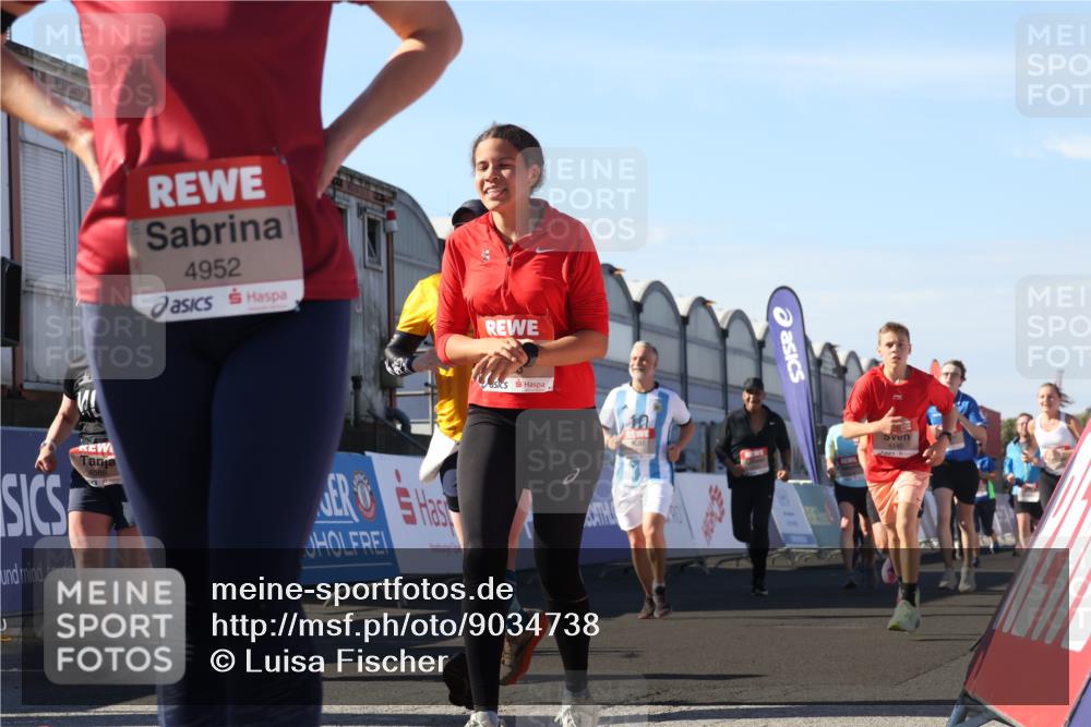 03.10.2025 - Köhlbrandbrückenlauf Luisa Fischer http://msf.ph/oto/9034738 03.10.2025 13:16:25 Ziel 4144, 4146, 4314, 4317, 4347, 4408, 4414, 4563, 4586, 4928, 4952, 5032, 5498, 5570, 5806, 5815, 5836, 5983, 6353, 6761, 6771, 6812 meine-sportfotos.de