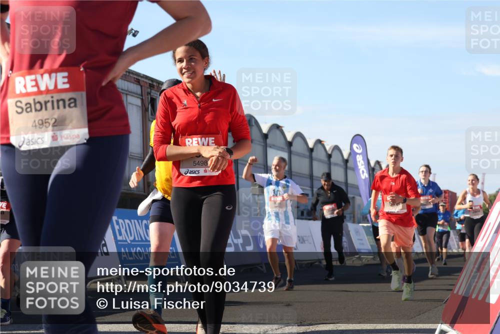03.10.2025 - Köhlbrandbrückenlauf Luisa Fischer http://msf.ph/oto/9034739 03.10.2025 13:16:25 Ziel 4144, 4146, 4314, 4317, 4347, 4408, 4414, 4563, 4586, 4928, 4952, 5032, 5498, 5570, 5806, 5815, 5836, 5983, 6353, 6761, 6771, 6812 meine-sportfotos.de