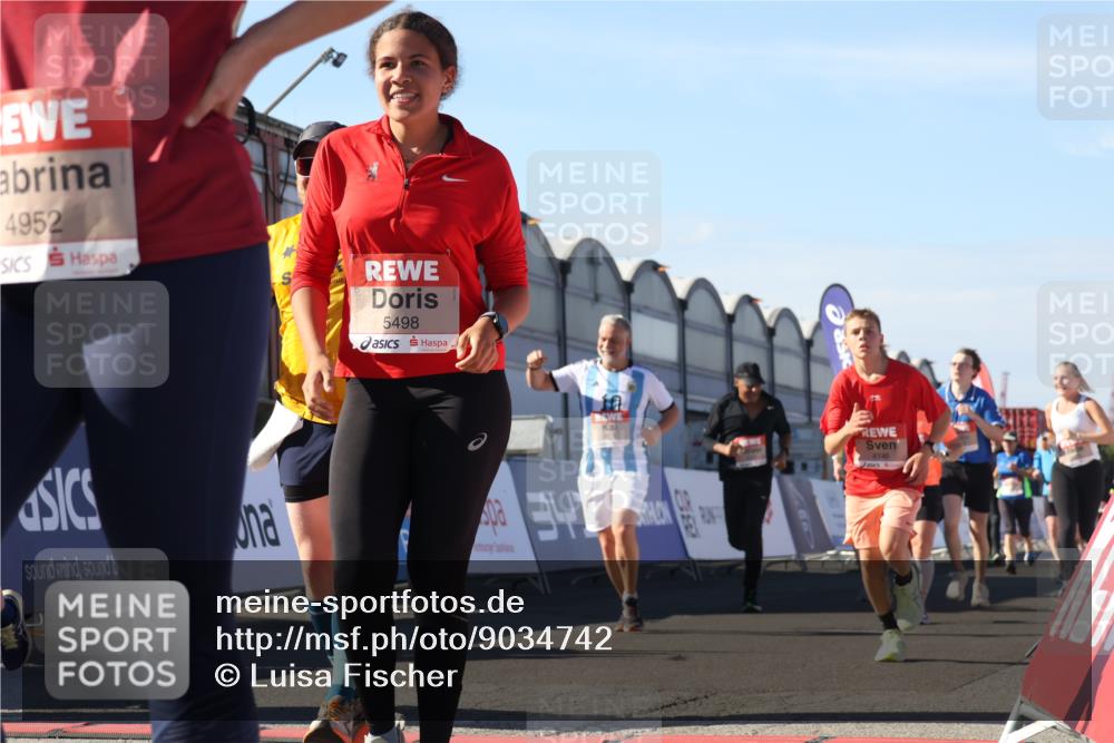 03.10.2025 - Köhlbrandbrückenlauf Luisa Fischer http://msf.ph/oto/9034742 03.10.2025 13:16:26 Ziel 4144, 4146, 4314, 4317, 4347, 4408, 4414, 4563, 4586, 4928, 4952, 5032, 5498, 5570, 5694, 5815, 5836, 5983, 6353, 6377, 6761, 6771, 6812 meine-sportfotos.de