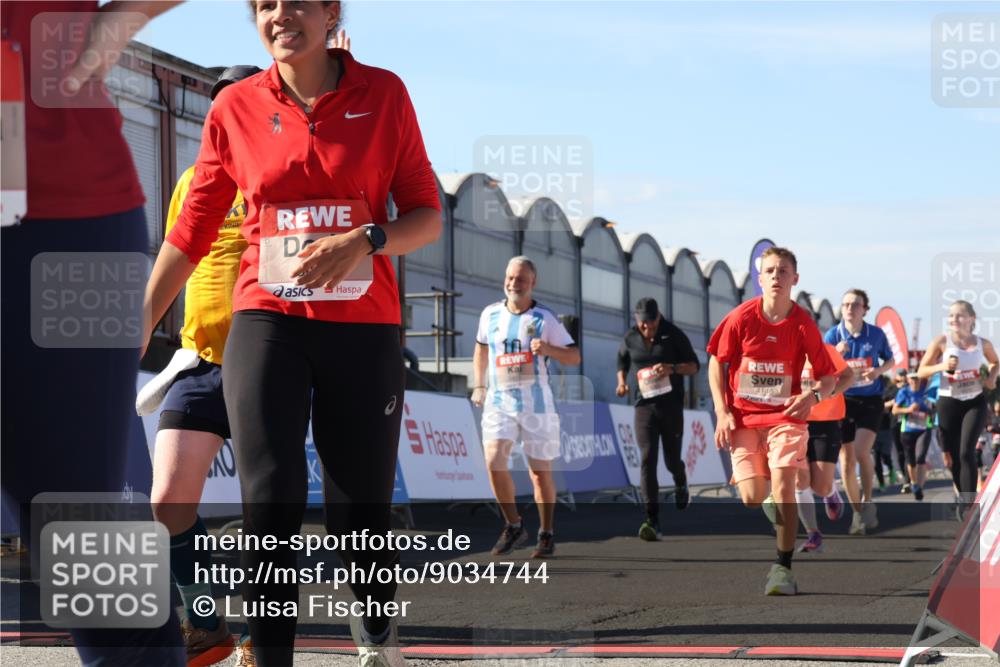 03.10.2025 - Köhlbrandbrückenlauf Luisa Fischer http://msf.ph/oto/9034744 03.10.2025 13:16:26 Ziel 4144, 4146, 4314, 4317, 4347, 4408, 4414, 4563, 4586, 4928, 4952, 5032, 5498, 5570, 5694, 5815, 5836, 5983, 6353, 6377, 6761, 6771, 6812 meine-sportfotos.de