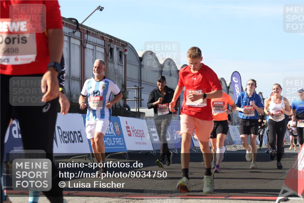 03.10.2025 - Köhlbrandbrückenlauf Luisa Fischer http://msf.ph/oto/9034750 03.10.2025 13:16:27 Ziel 4144, 4146, 4314, 4317, 4347, 4408, 4414, 4563, 4586, 4928, 4952, 5032, 5498, 5570, 5694, 5815, 5836, 5983, 6208, 6353, 6377, 6761, 6771, 6812 meine-sportfotos.de