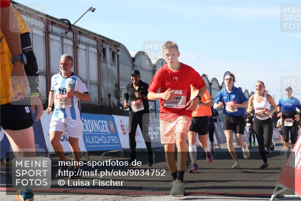 03.10.2025 - Köhlbrandbrückenlauf Luisa Fischer http://msf.ph/oto/9034752 03.10.2025 13:16:27 Ziel 4144, 4146, 4314, 4317, 4347, 4408, 4414, 4563, 4586, 4928, 4952, 5032, 5498, 5570, 5694, 5815, 5836, 5983, 6208, 6353, 6377, 6761, 6771, 6812 meine-sportfotos.de