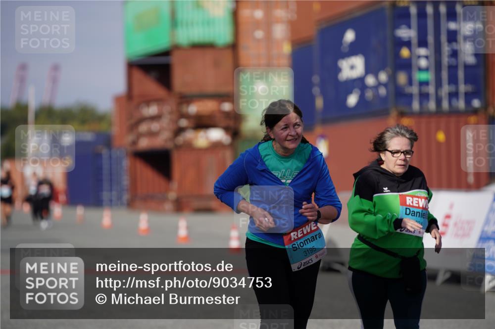 03.10.2025 - Köhlbrandbrückenlauf Michael Burmester http://msf.ph/oto/9034753 03.10.2025 10:45:24 Ziel 2692, 3195, 3624 meine-sportfotos.de