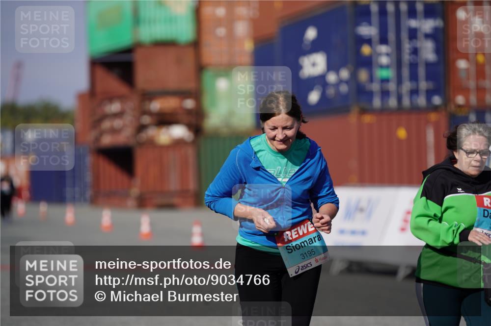 03.10.2025 - Köhlbrandbrückenlauf Michael Burmester http://msf.ph/oto/9034766 03.10.2025 10:45:25 Ziel 2692, 3195, 3624 meine-sportfotos.de