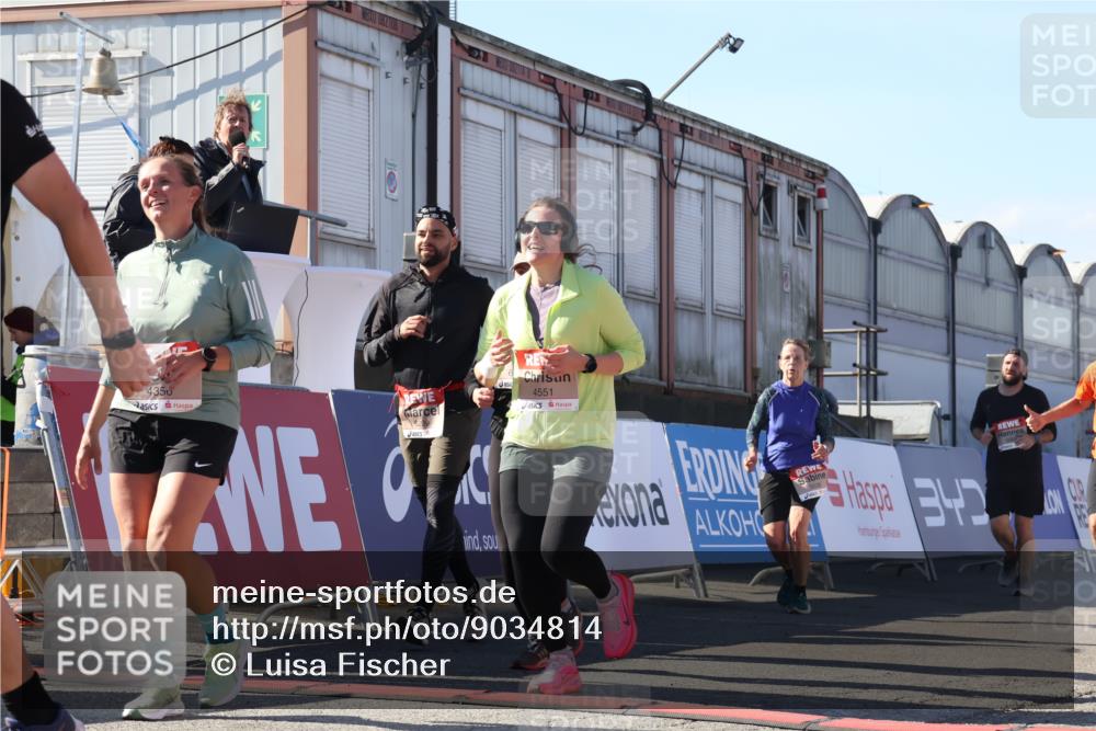 03.10.2025 - Köhlbrandbrückenlauf Luisa Fischer http://msf.ph/oto/9034814 03.10.2025 13:16:44 Ziel 4036, 4235, 4330, 4356, 4431, 4551, 4813, 5028, 5099, 5104, 5630, 6299, 6340, 6343, 6620, 6697, 6746, 6785 meine-sportfotos.de
