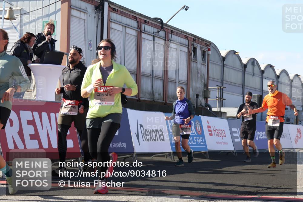 03.10.2025 - Köhlbrandbrückenlauf Luisa Fischer http://msf.ph/oto/9034816 03.10.2025 13:16:44 Ziel 4036, 4235, 4330, 4356, 4431, 4551, 4813, 5028, 5099, 5104, 5630, 6299, 6340, 6343, 6620, 6697, 6746, 6785 meine-sportfotos.de