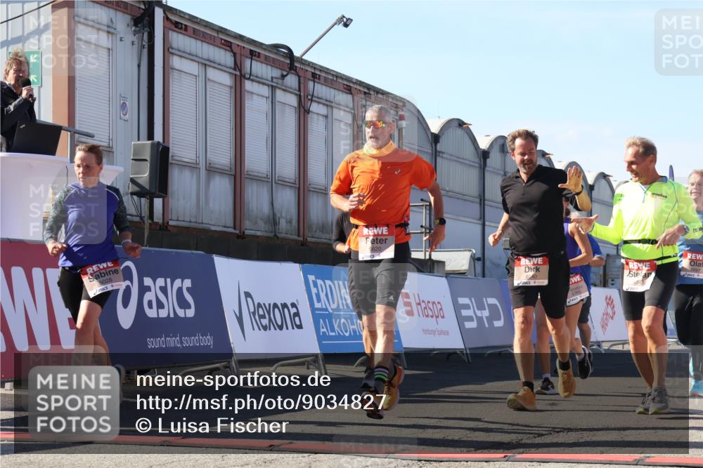 03.10.2025 - Köhlbrandbrückenlauf Luisa Fischer http://msf.ph/oto/9034827 03.10.2025 13:16:46 Ziel 4036, 4235, 4330, 4356, 4431, 4551, 4813, 5028, 5053, 5099, 5166, 5385, 5386, 5630, 6286, 6299, 6340, 6343, 6620, 6697, 6746, 6785 meine-sportfotos.de