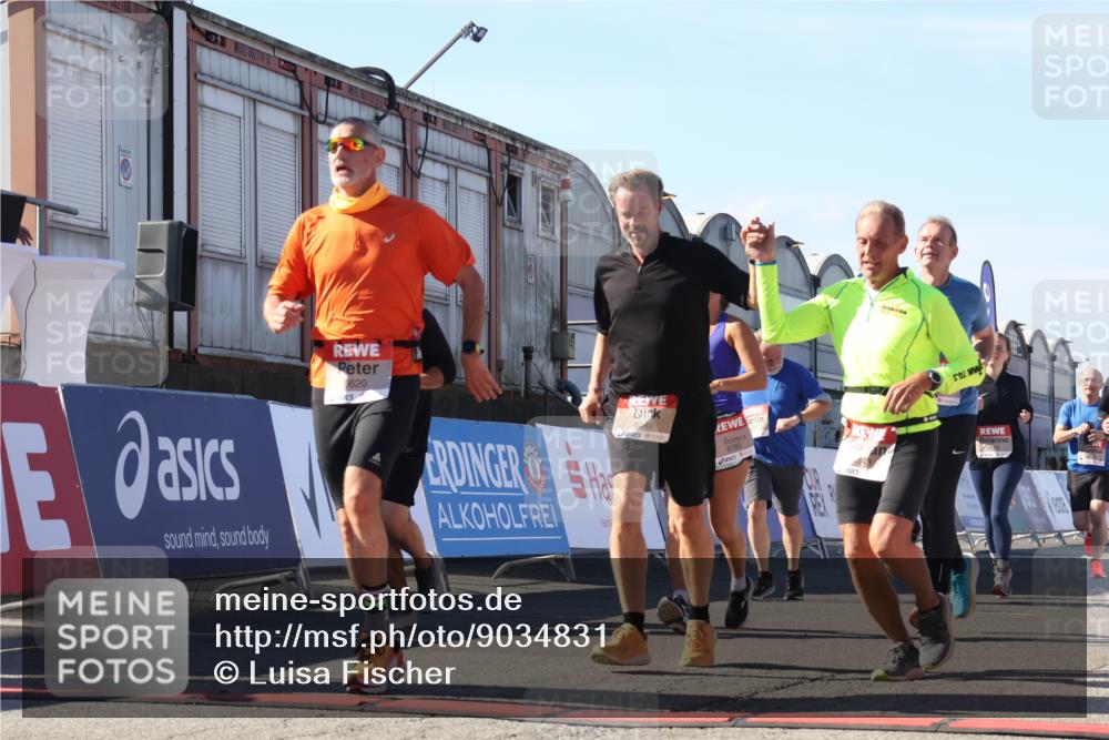 03.10.2025 - Köhlbrandbrückenlauf Luisa Fischer http://msf.ph/oto/9034831 03.10.2025 13:16:46 Ziel 4036, 4235, 4330, 4356, 4431, 4551, 4813, 5028, 5053, 5099, 5166, 5385, 5386, 5630, 6286, 6299, 6340, 6343, 6620, 6697, 6746, 6785 meine-sportfotos.de