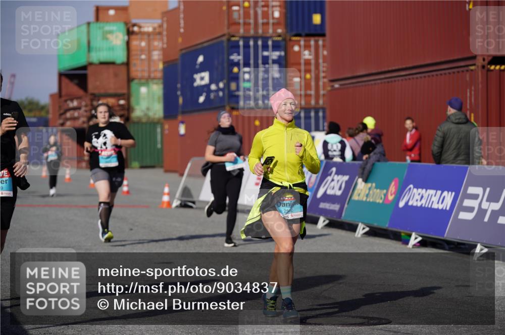 03.10.2025 - Köhlbrandbrückenlauf Michael Burmester http://msf.ph/oto/9034837 03.10.2025 10:45:39 Ziel 2582, 2589, 3370, 3824 meine-sportfotos.de