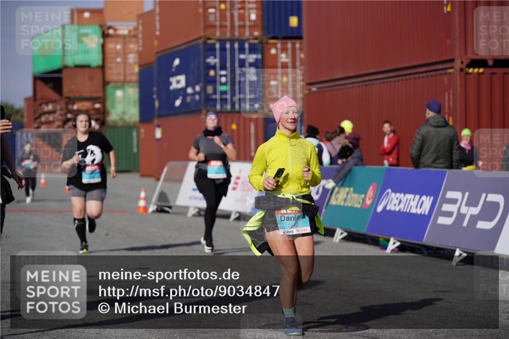 03.10.2025 - Köhlbrandbrückenlauf Michael Burmester http://msf.ph/oto/9034847 03.10.2025 10:45:39 Ziel 2582, 2589, 3370, 3824 meine-sportfotos.de
