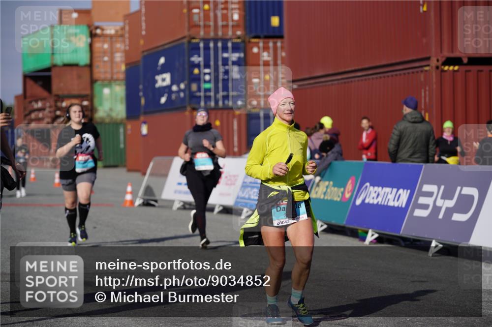03.10.2025 - Köhlbrandbrückenlauf Michael Burmester http://msf.ph/oto/9034852 03.10.2025 10:45:39 Ziel 2582, 2589, 3370, 3824 meine-sportfotos.de