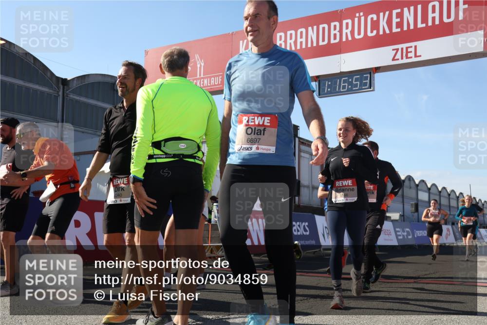 03.10.2025 - Köhlbrandbrückenlauf Luisa Fischer http://msf.ph/oto/9034859 03.10.2025 13:16:51 Ziel 4168, 4330, 4356, 4359, 4431, 4551, 4605, 4813, 5028, 5053, 5099, 5166, 5302, 5385, 5386, 5453, 5467, 5840, 6286, 6299, 6340, 6343, 6620, 6658, 6697, 6746, 6785 meine-sportfotos.de