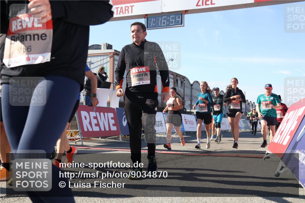 03.10.2025 - Köhlbrandbrückenlauf Luisa Fischer http://msf.ph/oto/9034870 03.10.2025 13:16:53 Ziel 4168, 4330, 4356, 4359, 4431, 4551, 4605, 5028, 5053, 5099, 5100, 5166, 5302, 5385, 5386, 5453, 5467, 5840, 6286, 6299, 6340, 6343, 6474, 6620, 6658, 6697, 6746, 6785 meine-sportfotos.de