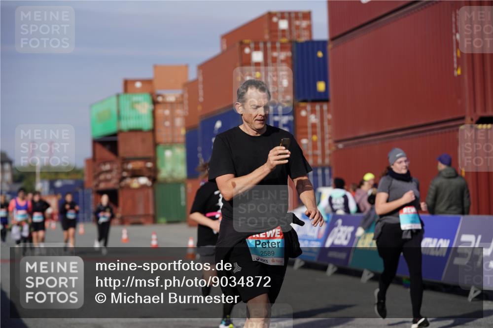 03.10.2025 - Köhlbrandbrückenlauf Michael Burmester http://msf.ph/oto/9034872 03.10.2025 10:45:41 Ziel 2582, 2589, 3370, 3824 meine-sportfotos.de