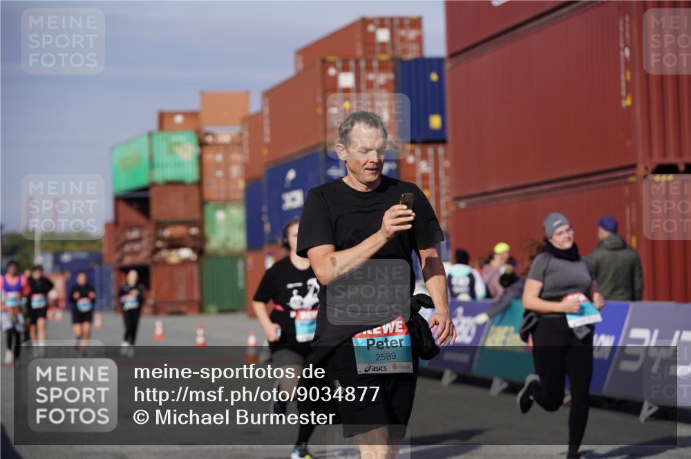 03.10.2025 - Köhlbrandbrückenlauf Michael Burmester http://msf.ph/oto/9034877 03.10.2025 10:45:41 Ziel 2582, 2589, 3370, 3824 meine-sportfotos.de