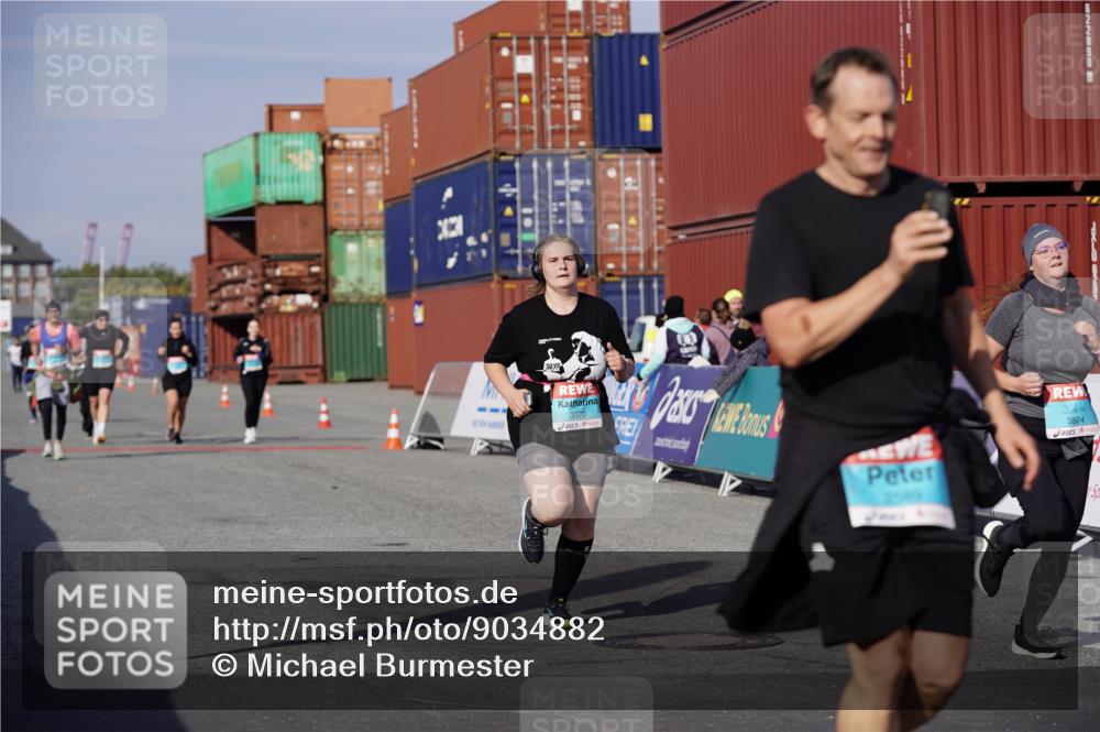 03.10.2025 - Köhlbrandbrückenlauf Michael Burmester http://msf.ph/oto/9034882 03.10.2025 10:45:42 Ziel 2582, 2589, 3370, 3512, 3824 meine-sportfotos.de