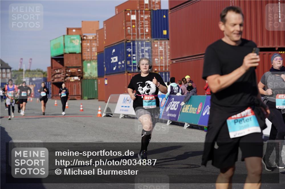 03.10.2025 - Köhlbrandbrückenlauf Michael Burmester http://msf.ph/oto/9034887 03.10.2025 10:45:42 Ziel 2582, 2589, 3370, 3512, 3824 meine-sportfotos.de