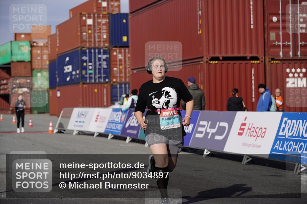 03.10.2025 - Köhlbrandbrückenlauf Michael Burmester http://msf.ph/oto/9034897 03.10.2025 10:45:43 Ziel 2589, 3370, 3512, 3824 meine-sportfotos.de