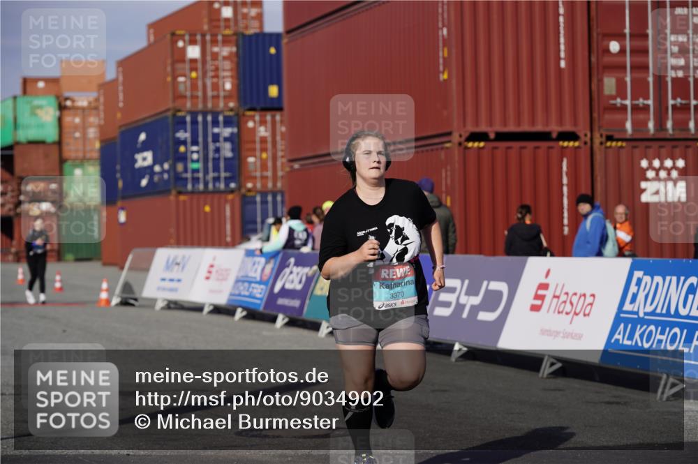 03.10.2025 - Köhlbrandbrückenlauf Michael Burmester http://msf.ph/oto/9034902 03.10.2025 10:45:43 Ziel 2589, 3370, 3512, 3824 meine-sportfotos.de