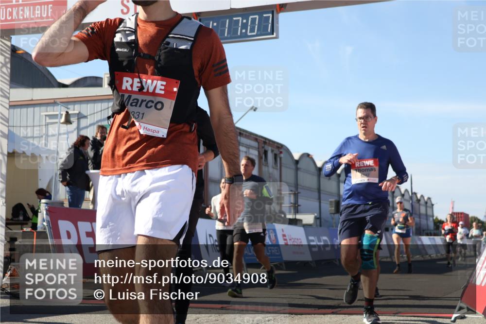 03.10.2025 - Köhlbrandbrückenlauf Luisa Fischer http://msf.ph/oto/9034908 03.10.2025 13:17:06 Ziel 4242, 4331, 4359, 4361, 4861, 4978, 4982, 5033, 5073, 5087, 5090, 5100, 5479, 5667, 5840, 6431, 6474, 6623, 6626 meine-sportfotos.de