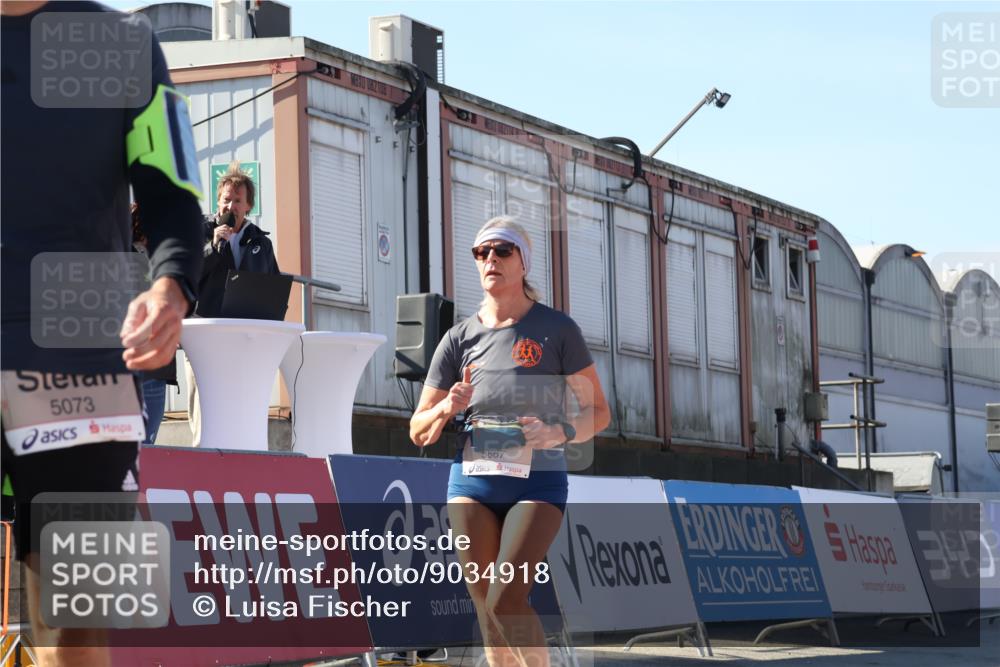 03.10.2025 - Köhlbrandbrückenlauf Luisa Fischer http://msf.ph/oto/9034918 03.10.2025 13:17:09 Ziel 4242, 4331, 4361, 4861, 4978, 4982, 5033, 5073, 5087, 5090, 5100, 5429, 5479, 5544, 5667, 6431, 6623, 6626 meine-sportfotos.de