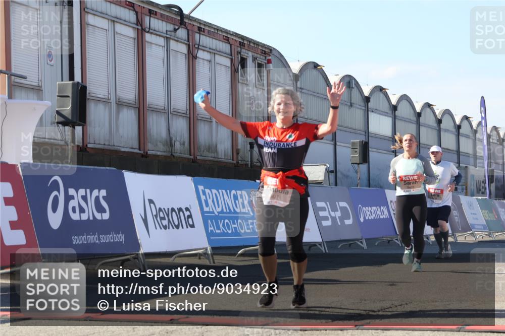 03.10.2025 - Köhlbrandbrückenlauf Luisa Fischer http://msf.ph/oto/9034923 03.10.2025 13:17:11 Ziel 4242, 4331, 4361, 4404, 4861, 4978, 4982, 5033, 5073, 5087, 5090, 5429, 5479, 5544, 5667, 5943, 6431, 6626 meine-sportfotos.de