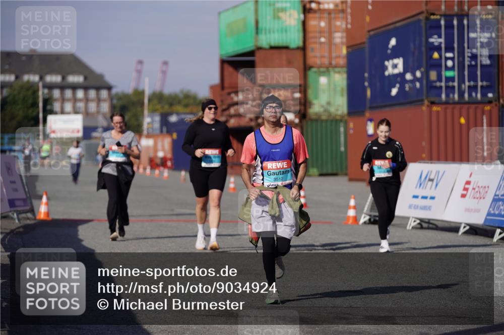 03.10.2025 - Köhlbrandbrückenlauf Michael Burmester http://msf.ph/oto/9034924 03.10.2025 10:45:48 Ziel 2486, 3098, 3100, 3103, 3512 meine-sportfotos.de