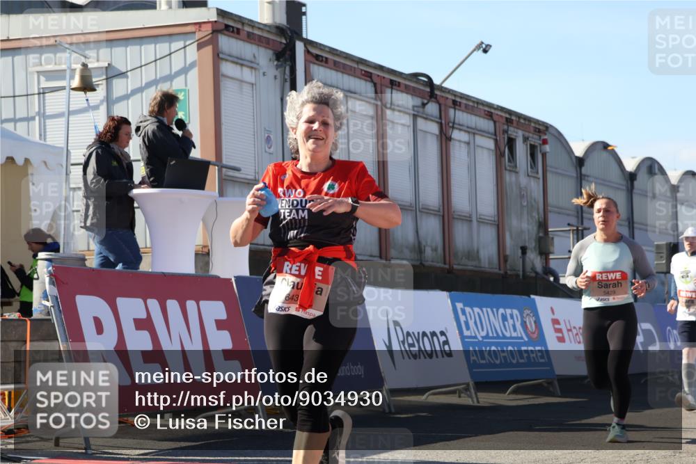 03.10.2025 - Köhlbrandbrückenlauf Luisa Fischer http://msf.ph/oto/9034930 03.10.2025 13:17:12 Ziel 4242, 4331, 4361, 4404, 4861, 4982, 5033, 5073, 5087, 5090, 5429, 5479, 5544, 5667, 5943, 6431 meine-sportfotos.de