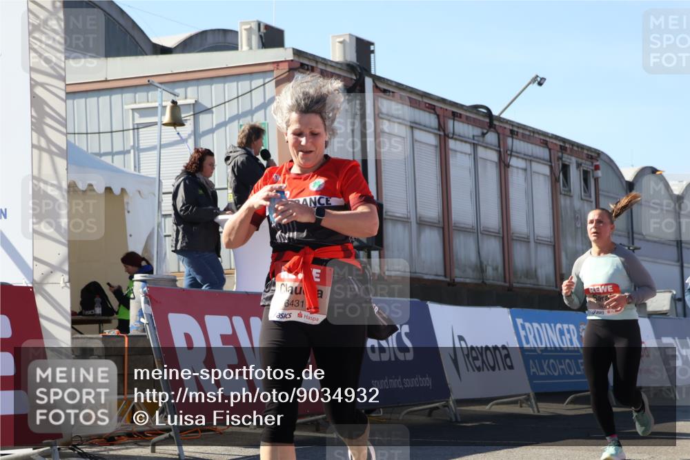 03.10.2025 - Köhlbrandbrückenlauf Luisa Fischer http://msf.ph/oto/9034932 03.10.2025 13:17:13 Ziel 4242, 4361, 4404, 4982, 5033, 5073, 5087, 5090, 5429, 5479, 5544, 5667, 5943, 6431 meine-sportfotos.de