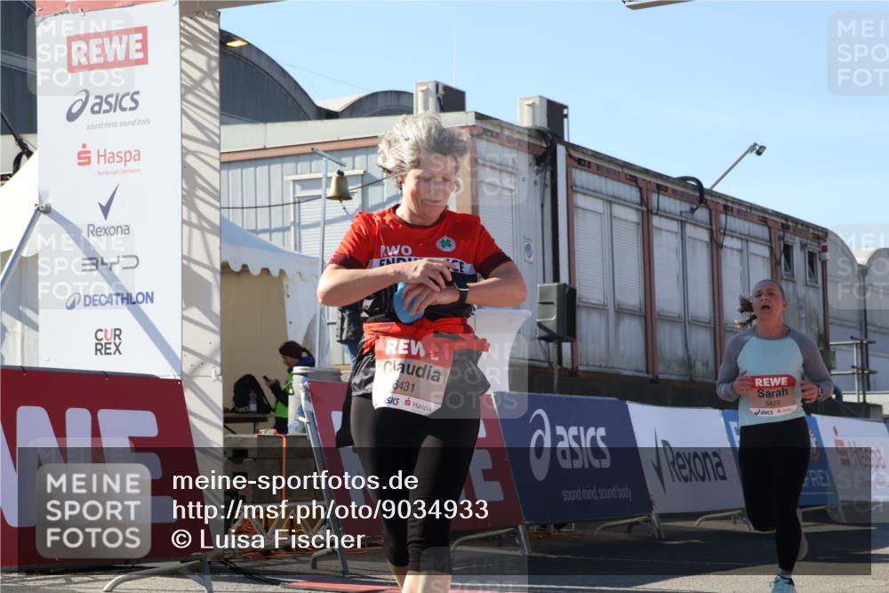 03.10.2025 - Köhlbrandbrückenlauf Luisa Fischer http://msf.ph/oto/9034933 03.10.2025 13:17:13 Ziel 4242, 4361, 4404, 4982, 5033, 5073, 5087, 5090, 5429, 5479, 5544, 5667, 5943, 6431 meine-sportfotos.de