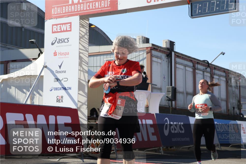 03.10.2025 - Köhlbrandbrückenlauf Luisa Fischer http://msf.ph/oto/9034936 03.10.2025 13:17:13 Ziel 4242, 4361, 4404, 4982, 5033, 5073, 5087, 5090, 5429, 5479, 5544, 5667, 5943, 6431 meine-sportfotos.de