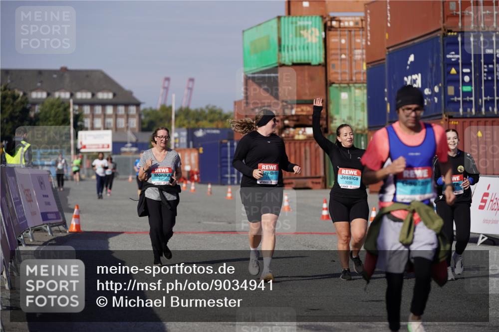 03.10.2025 - Köhlbrandbrückenlauf Michael Burmester http://msf.ph/oto/9034941 03.10.2025 10:45:49 Ziel 2486, 3098, 3100, 3103, 3512 meine-sportfotos.de